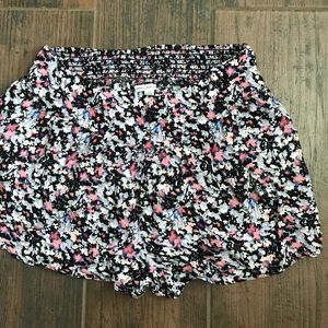 American Eagle | floral print slouchy shorts L